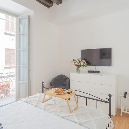 Independence Apartment With Balcony By Rent All Como Exteriér fotografie