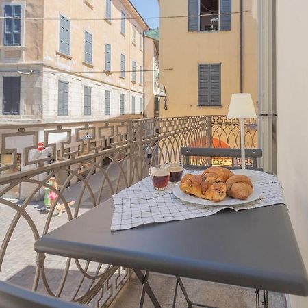 Independence Apartment With Balcony By Rent All Como Exteriér fotografie
