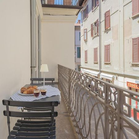 Independence Apartment With Balcony By Rent All Como Exteriér fotografie