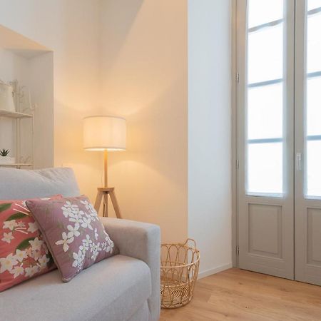Independence Apartment With Balcony By Rent All Como Exteriér fotografie