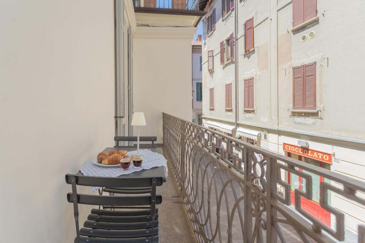 Independence Apartment With Balcony By Rent All Como Exteriér fotografie