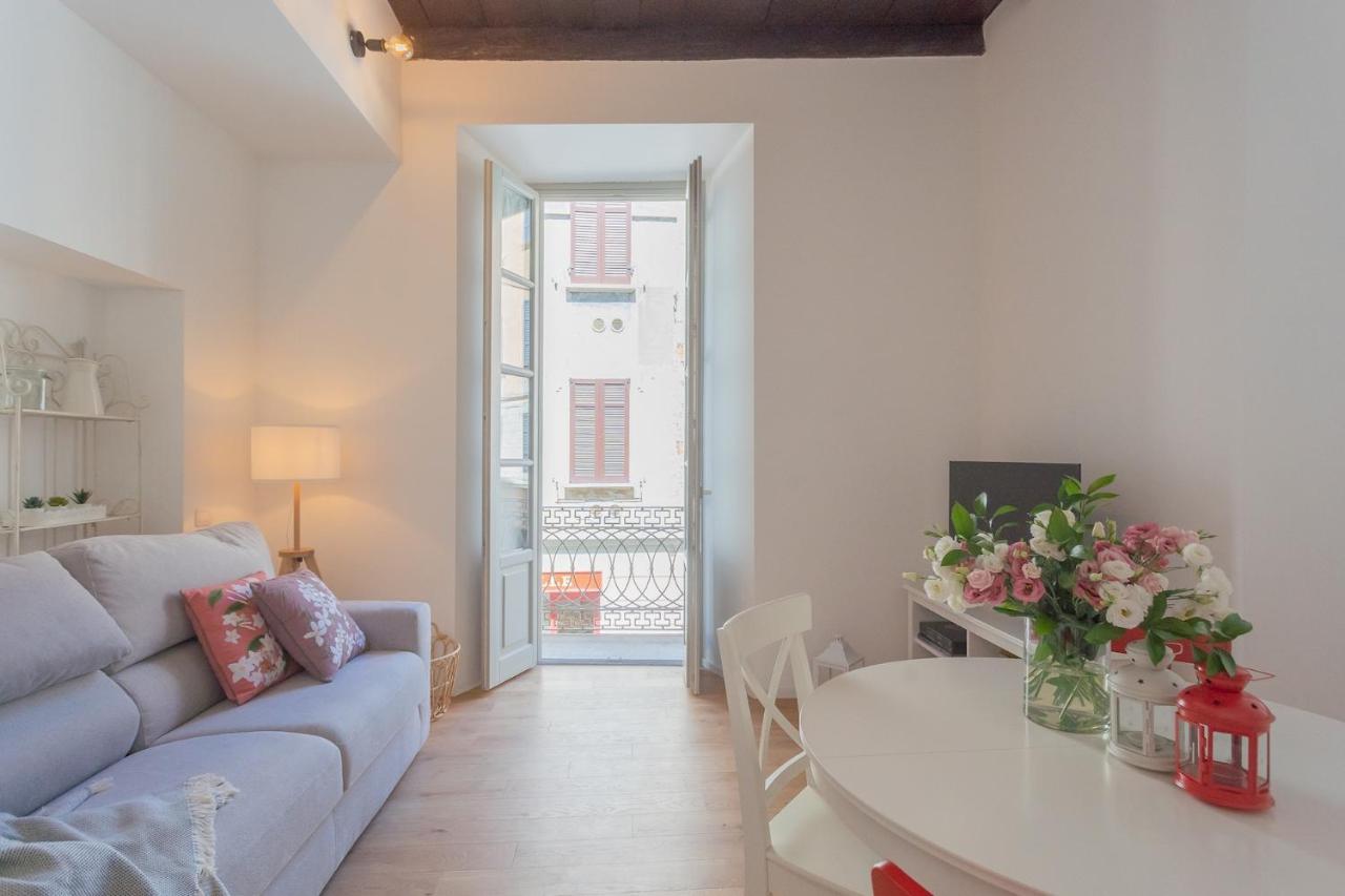 Independence Apartment With Balcony By Rent All Como Exteriér fotografie
