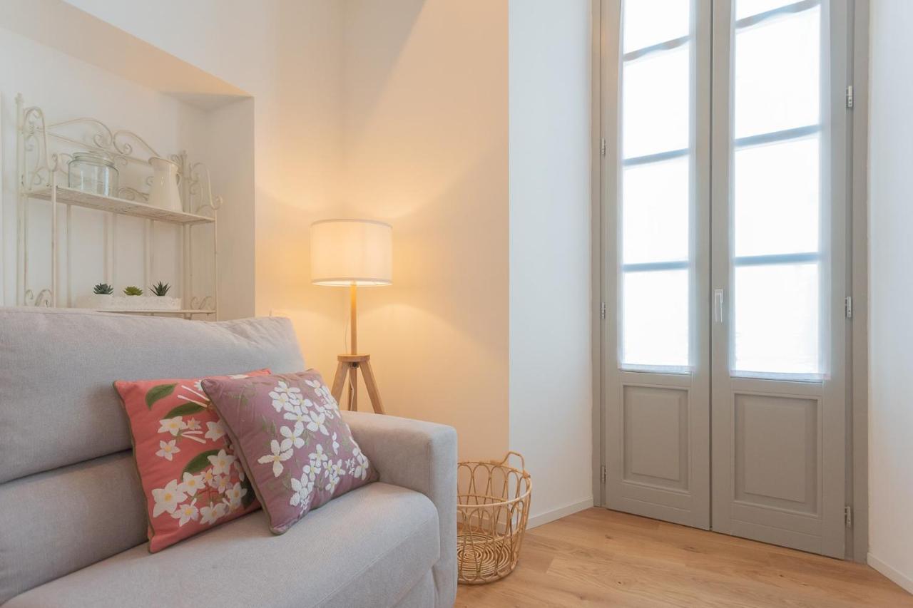Independence Apartment With Balcony By Rent All Como Exteriér fotografie