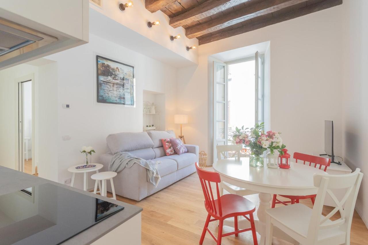 Independence Apartment With Balcony By Rent All Como Exteriér fotografie
